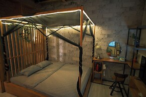 1984 Hotel Kien Giang