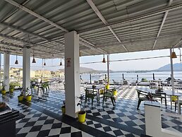 Hotel Lake Star Bistro