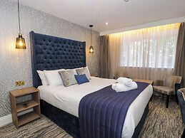 King Hotel Room