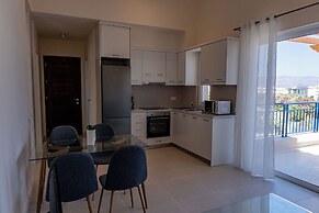Phaedrus Living: Seaside Thalassa Cretan 201