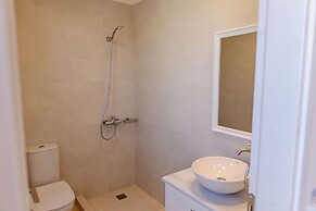 Phaedrus Living: Seaside Thalassa Cretan 201