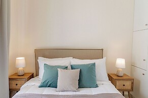 Phaedrus Living: Seaside Thalassa Cretan 201