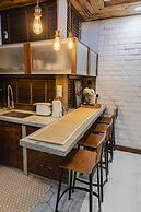 Modern 1BR Walk to Beach & City Spots