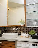 Modern 1BR Walk to Beach & City Spots