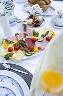 AMAYA Hotel & Suites