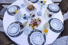 AMAYA Hotel & Suites