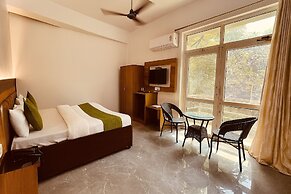 Hotel Yash Regency - Managed by JMD Group