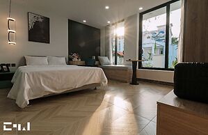 EL Where Hotel