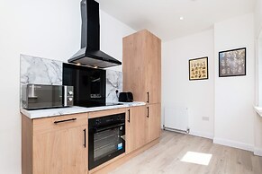 2 Bedroom House-free Parking