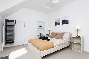 2 Bedroom House-free Parking