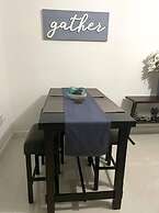 Modern Luxury 1BR Condo in Kingston