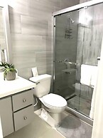 Modern Luxury 1BR Condo in Kingston
