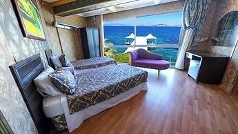 Club Rose Bay Hotel