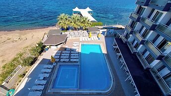 Club Rose Bay Hotel