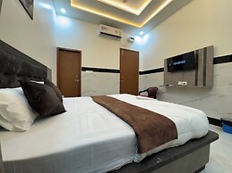 Satya Nikunj INN