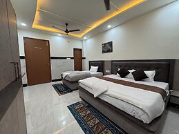 Satya Nikunj INN
