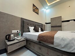 Satya Nikunj INN