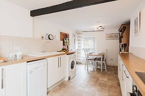 Cozy Cotswolds Retreat in Dursley