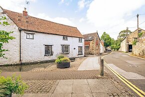 Cozy Cotswolds Retreat in Dursley