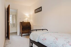 Cozy Cotswolds Retreat in Dursley