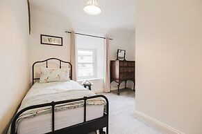 Cozy Cotswolds Retreat in Dursley