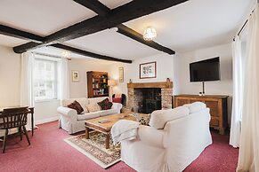Cozy Cotswolds Retreat in Dursley