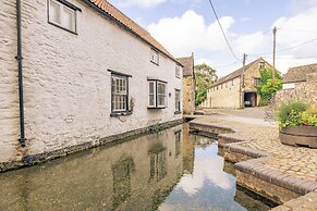 Cozy Cotswolds Retreat in Dursley