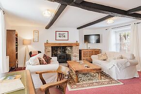 Cozy Cotswolds Retreat in Dursley