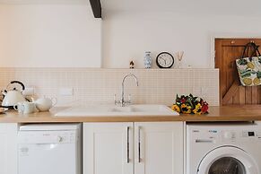 Cozy Cotswolds Retreat in Dursley