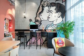 Moxy Verona