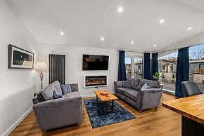Paddock Lodges Deluxe 2 Bed Chalet