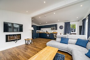 Paddock Lodges Deluxe 3 Bed Chalet