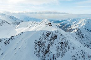 Glacier Hotel Grawand