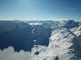 Glacier Hotel Grawand