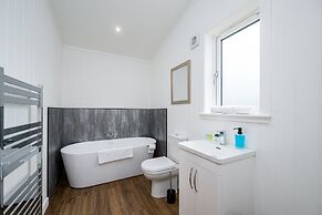 Paddock Lodges Deluxe 3 Bed Chalet