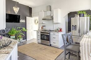 Walkable Apt in York St Historic District