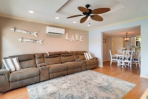 'lakeside Haven' w/ Deck & Views in Jefferson!