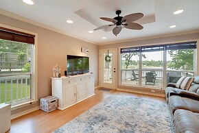 'lakeside Haven' w/ Deck & Views in Jefferson!