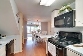 'lakeside Haven' w/ Deck & Views in Jefferson!