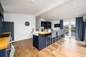 Paddock Lodges Executive 4 Bed Villa