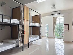 RAW Hostel - Tour & Motorbikes Rental