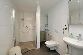 Luxuriose Ferienwohnung mit Terrasse, Wiek