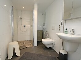 Luxuriose Ferienwohnung mit Terrasse, Wiek
