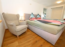 Luxuriose Ferienwohnung mit Terrasse, Wiek