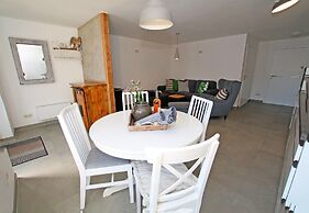 Luxuriose Ferienwohnung mit Terrasse, Wiek