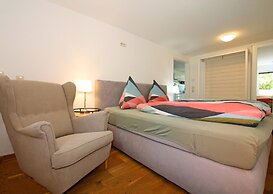 Luxuriose Ferienwohnung mit Terrasse, Wiek