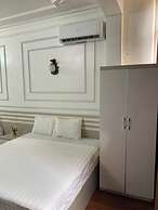 Sword Lake hostel and Spa