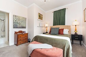 The Benchmark Inn