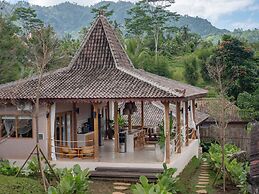 Tebola Joglo Villas