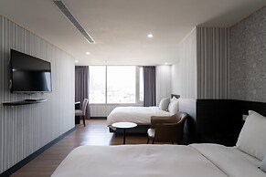 ElEnce Hotel